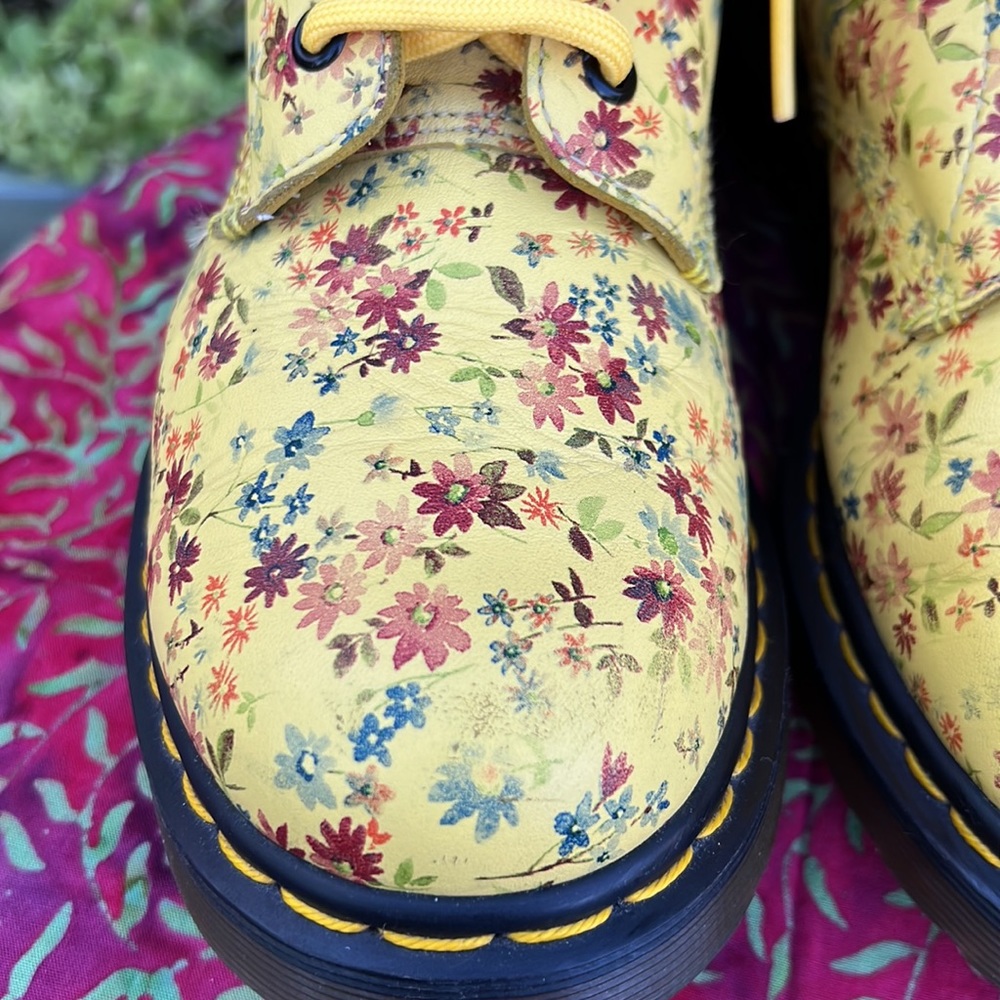 ☀️ 🌺 Dr. Martens 1460 Sunshine Yellow Daisy Floral Boots 🌺☀️ - Picture 11 of 17